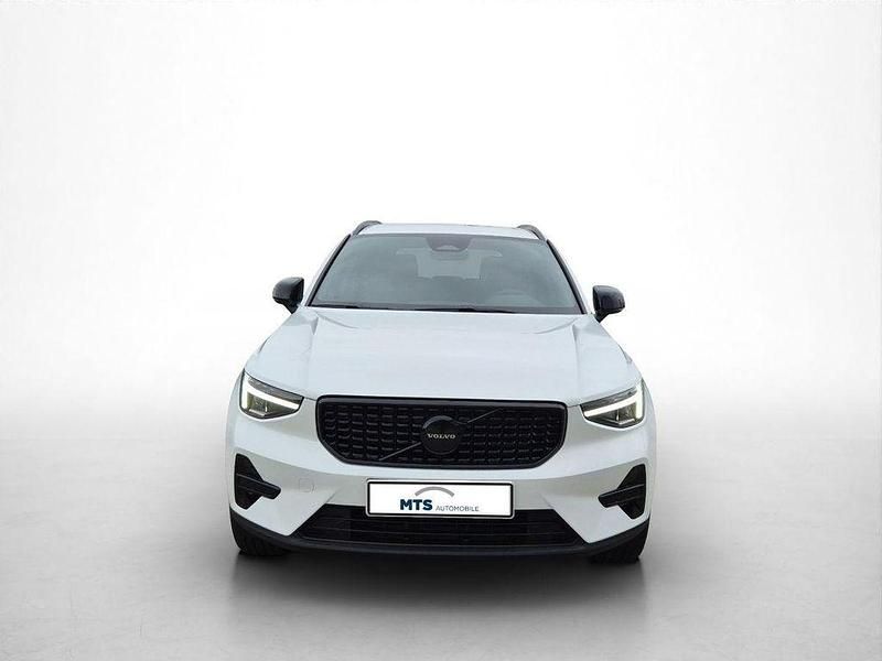 Neu Volvo XC40 163 PS (119 kW) 2025 Weiß SUV