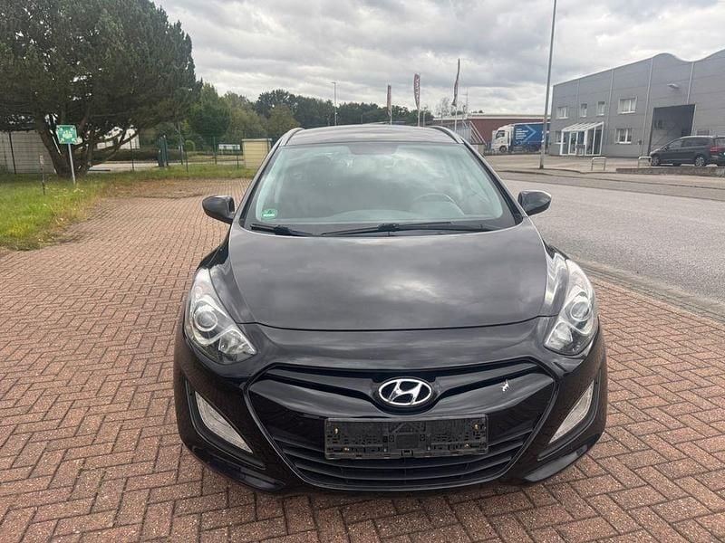 Schwarz Gebraucht 2013 Hyundai i30 Classic Kombi | 3.990 € (Fairer Preis) - Bild 1/4