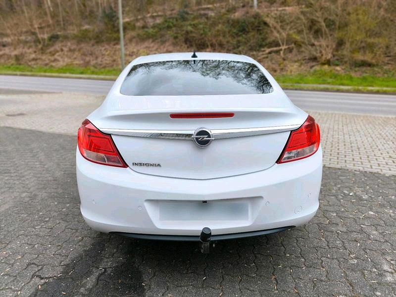 Gebraucht Opel Insignia 140 PS (102 kW) 2011 Weiß Limousine
