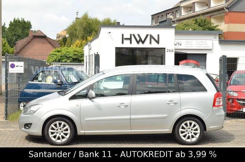 Silber Gebraucht 2011 Opel Zafira Innovation Van / Kleinbus | 4.490 € (Fairer Preis) - Bild 1/4