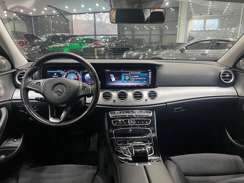 Gebraucht Mercedes E300 245 PS (180 kW) 2017 Cavansitblau Limousine