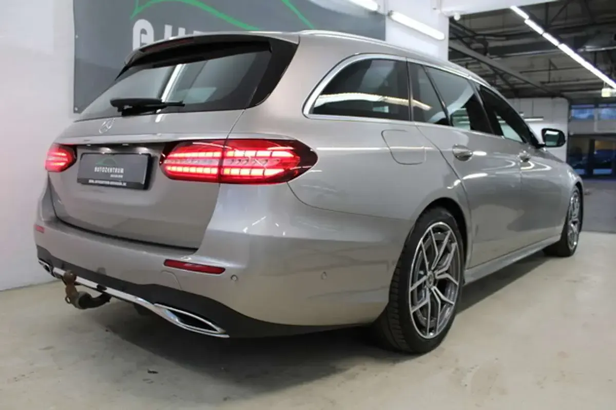 Gebraucht Mercedes E220 AMG line 194 PS (142 kW) 2020 Mojavesilber Kombi