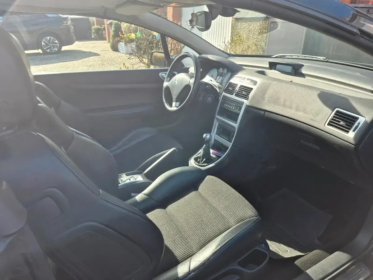 Gebraucht Peugeot 307 CC 140 PS (102 kW) 2007 Schwarz Cabrio