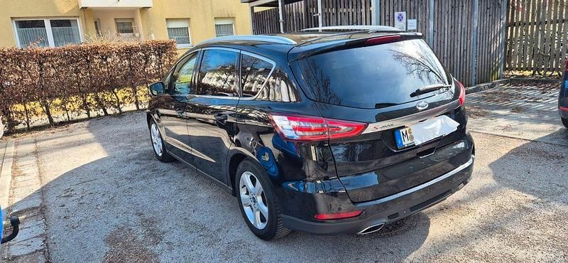 Gebraucht Ford S-MAX Titanium 179 PS (131 kW) 2016 Schwarz Van / Kleinbus