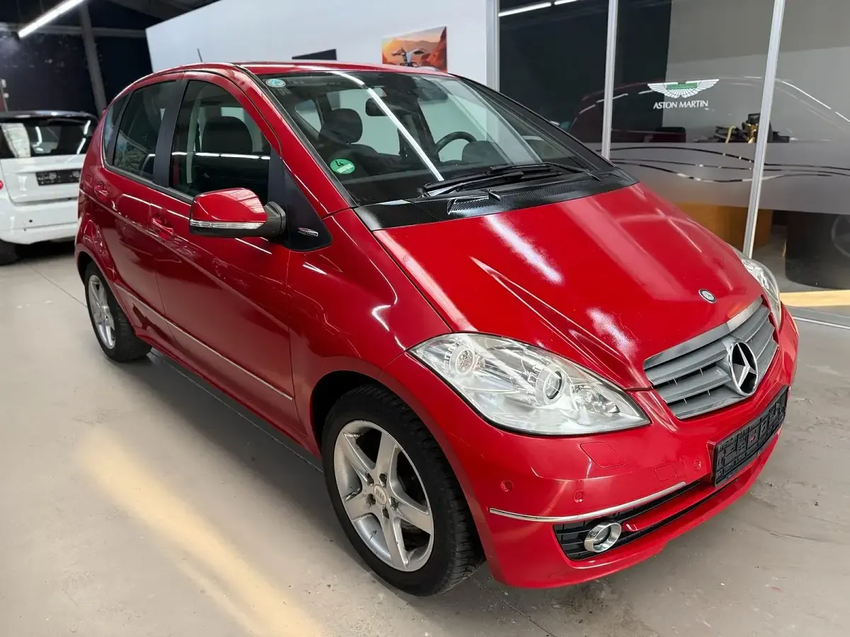 Gebraucht Mercedes A200 140 PS (102 kW) 2010 Rot Limousine