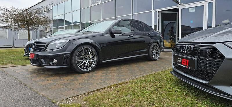 Schwarz Gebraucht 2009 Mercedes C63 AMG AMG Limousine | 33.999 € (Fairer Preis) - Bild 1/4