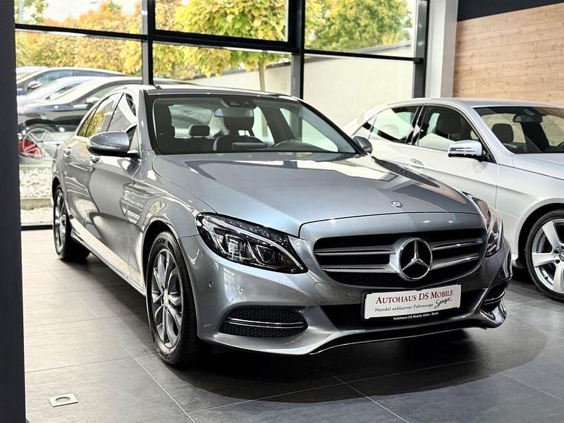 Silber Gebraucht 2014 Mercedes C180 Avantgarde Limousine | 17.880 € (Fairer Preis) - Bild 1/4
