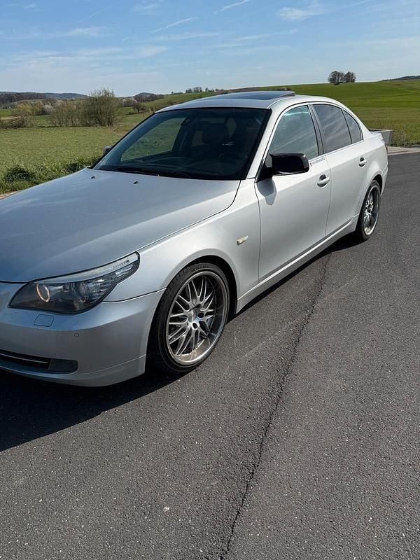 Gebraucht BMW 525 197 PS (144 kW) 2009 Grau Limousine