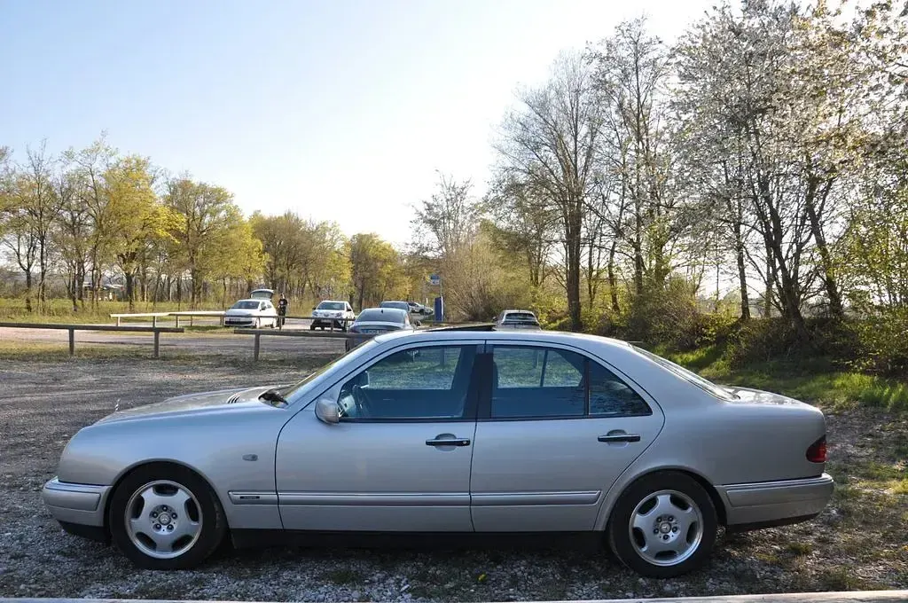 Gebraucht Mercedes E430 Avantgarde 279 PS (205 kW) 1998 Silber Limousine