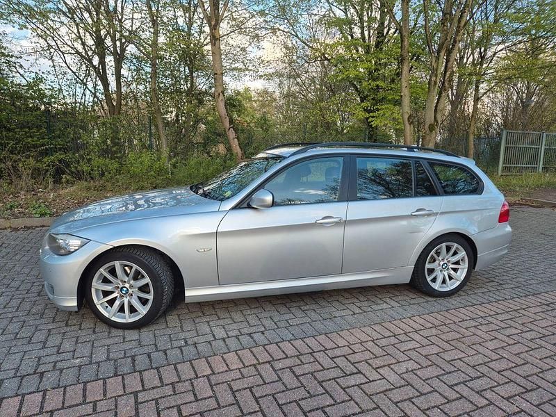 Gebraucht BMW 318 143 PS (105 kW) 2010 Silber Kombi