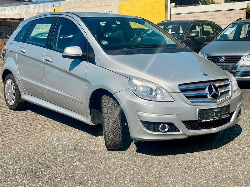 Gebraucht Mercedes B200 136 PS (100 kW) 2009 Silber Van / Kleinbus