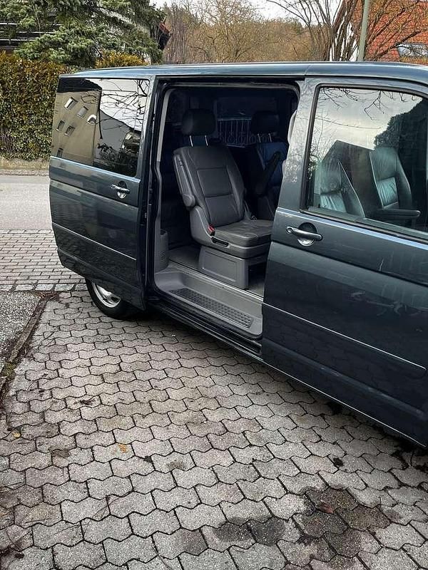 Begagnad VW Multivan 235 HK (172 kW) 2004 Grå Minibuss