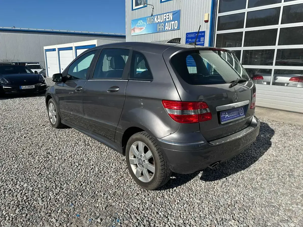 Gebraucht Mercedes B180 116 PS (85 kW) 2010 Grau Van / Kleinbus