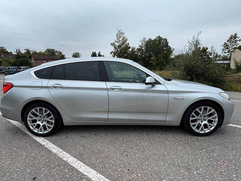 Silber Gebraucht 2011 BMW 530 Gran Turismo Sport Line Limousine | 8.500 € (Guter Preis) - Bild 1/4