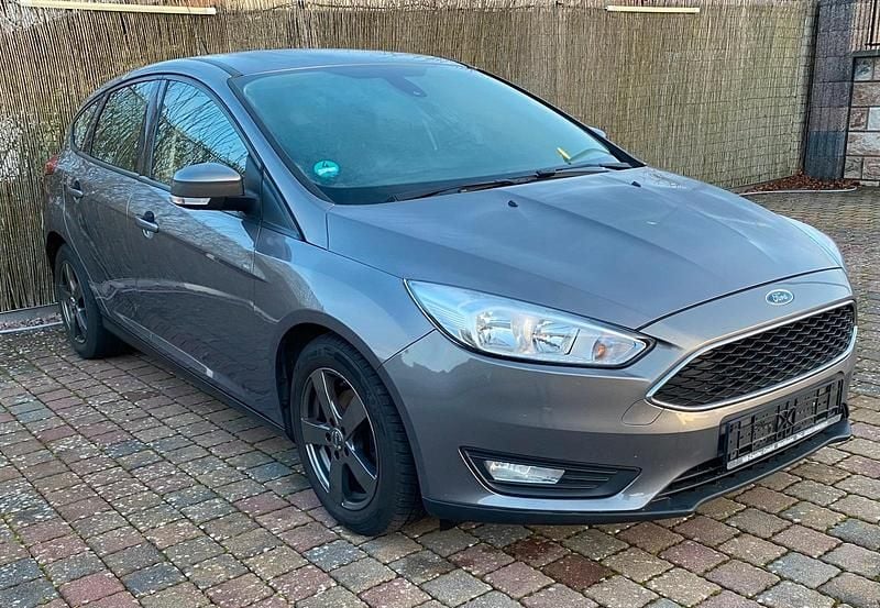 Braun Gebraucht 2016 Ford Focus Business Edition Limousine | 3.600 € (Superpreis) - Bild 1/4