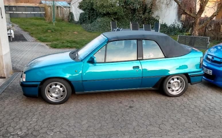Grün Gebraucht 1993 Opel Kadett Cabrio | 2.800 € - Bild 1/4