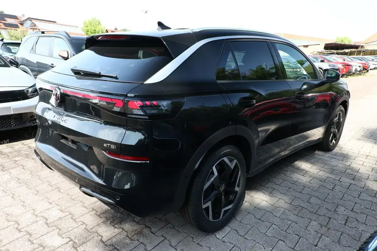 Neu VW T-Roc R-line 150 PS (110 kW) 2026 Wolf grey metallic SUV