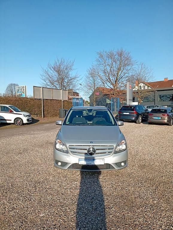 Gebraucht Mercedes B180 Edition 109 PS (80 kW) 2012 Silber Van / Kleinbus