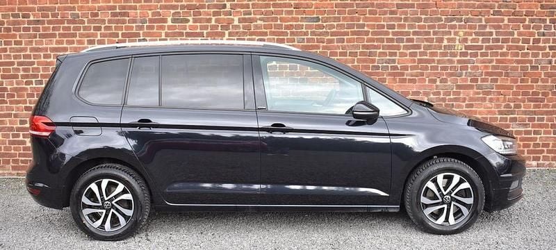 Gebraucht VW Touran S 150 PS (110 kW) 2021 Schwarz Van / Kleinbus