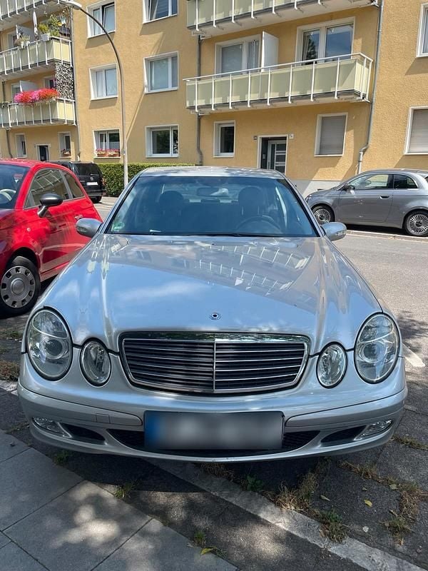 Gebraucht Mercedes E200 163 PS (119 kW) 2004 Silber Limousine