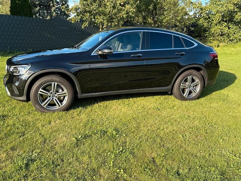 Schwarz Gebraucht 2022 Mercedes GLC300 Coupé | 52.000 € (Fairer Preis) - Bild 1/4