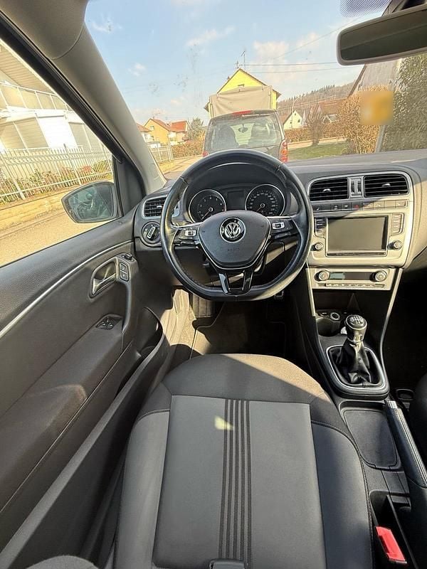 Gebraucht VW Polo 90 PS (66 kW) 2017 Grau Kleinwagen