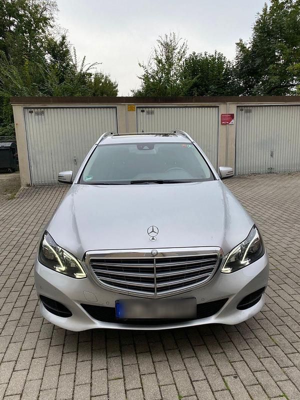 Silber Gebraucht 2016 Mercedes E250 Kombi | 13.100 € (Guter Preis) - Bild 1/4