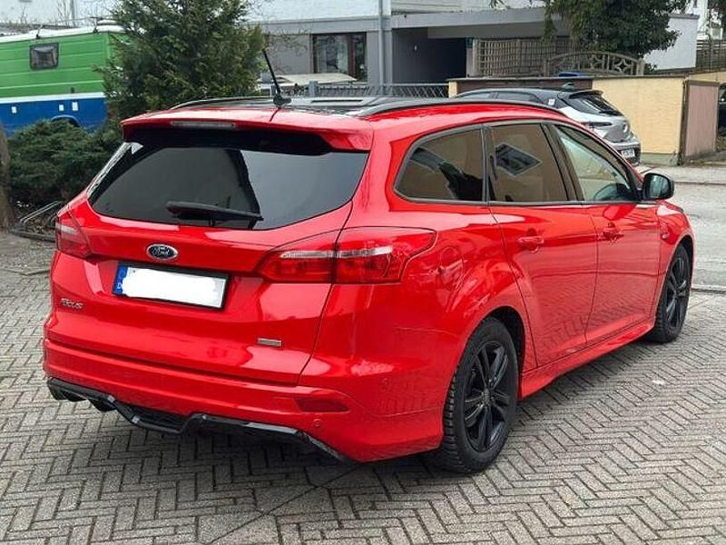 Gebraucht Ford Focus ST-Line 140 PS (102 kW) 2018 Rot Limousine