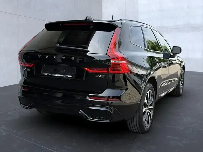 Gebraucht Volvo XC60 Plus 197 PS (144 kW) 2023 Black stone SUV
