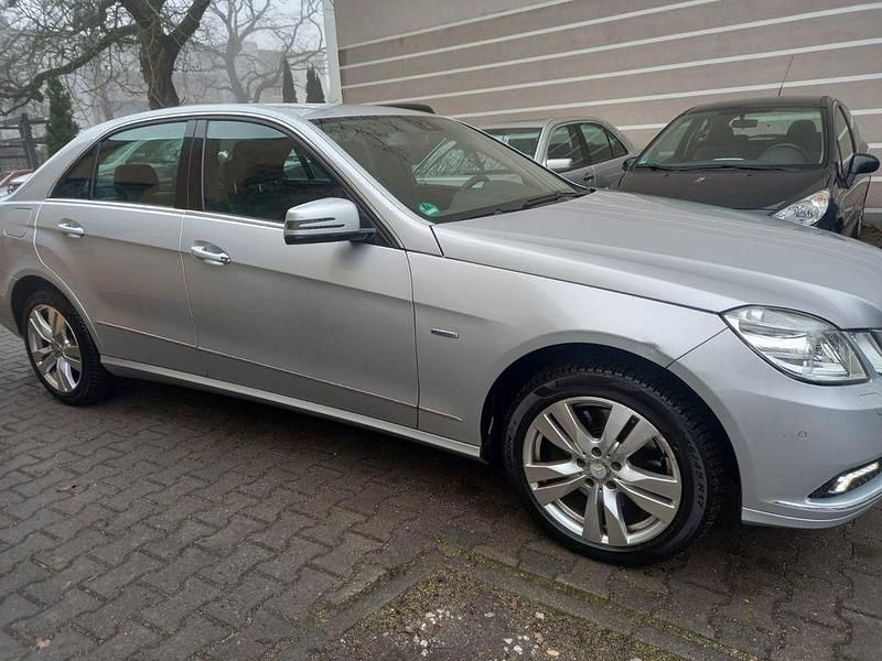 Gebraucht Mercedes E350 Elegance 231 PS (169 kW) 2009 Silber Limousine