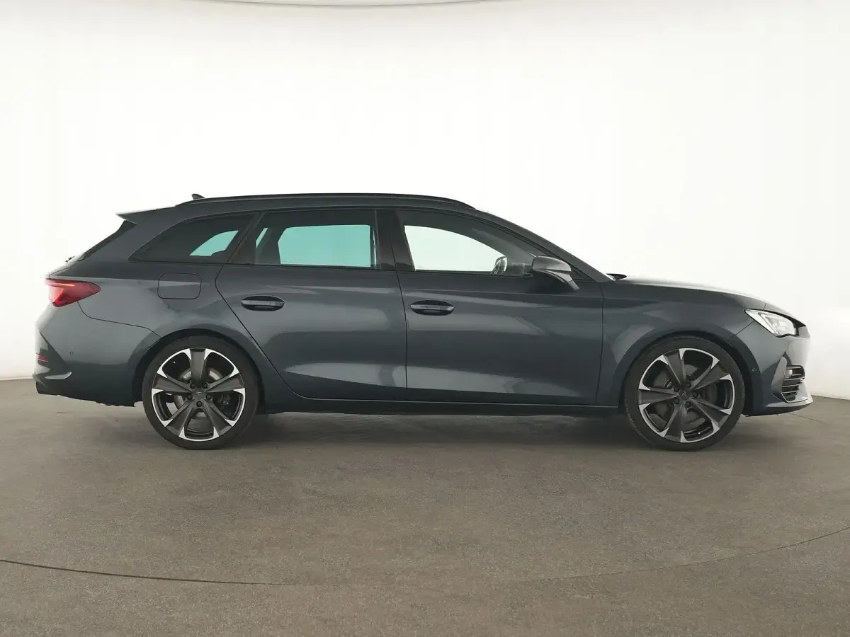 Gebraucht Cupra Leon VZ 310 PS (228 kW) 2023 Magnetic tech grau Limousine