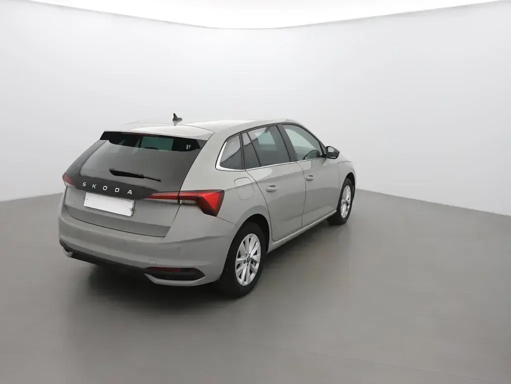 Gebraucht Skoda Scala Selection 118 PS (86 kW) 2025 Grau (gris metal) Kleinwagen