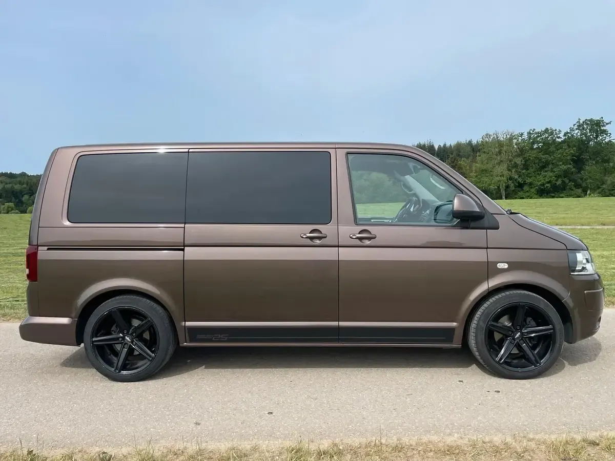 Gebraucht VW Multivan 140 PS (102 kW) 2010 Braun Van / Kleinbus