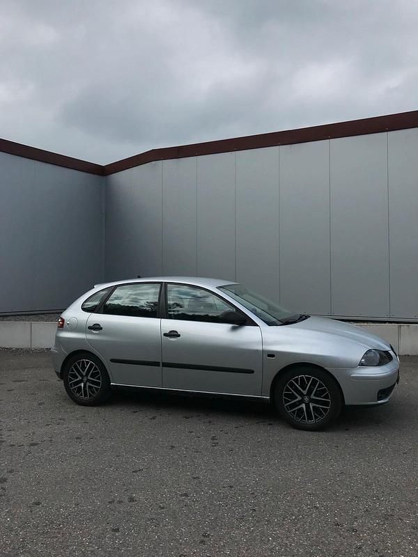 Gebraucht Seat Ibiza 64 PS (47 kW) 2005 Silber Kleinwagen