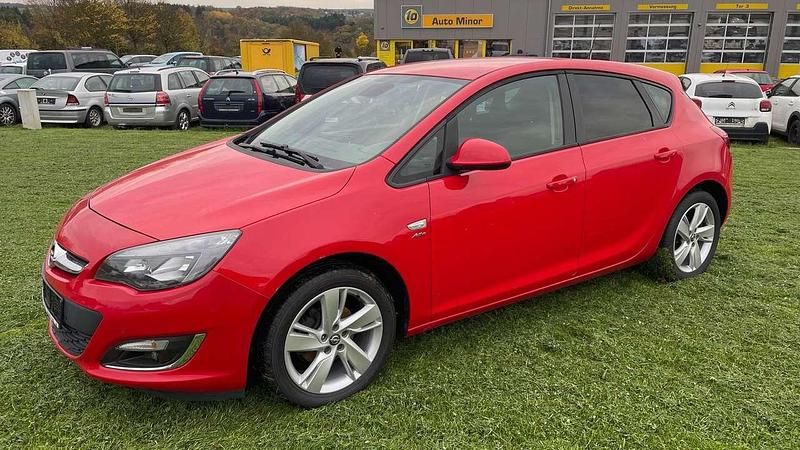 Powerrot/red Gebraucht 2013 Opel Astra Active Limousine | 6.900 € (Etwas zu teuer) - Bild 1/4