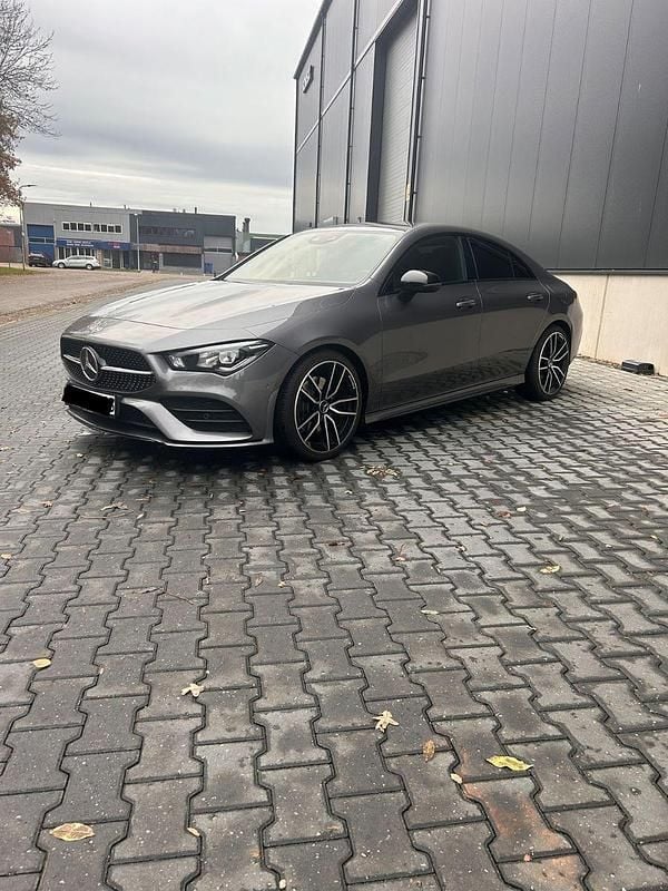 Grau Gebraucht 2019 Mercedes CLA200 Sport Coupé | 24.500 € (Fairer Preis) - Bild 1/4