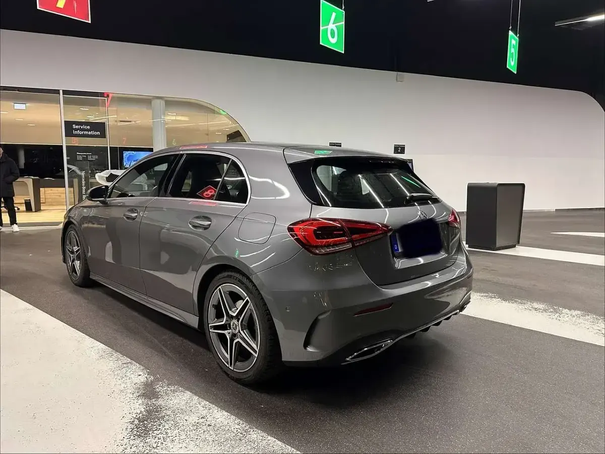 Gebraucht Mercedes A200 AMG line 163 PS (119 kW) 2021 Grau Kleinwagen