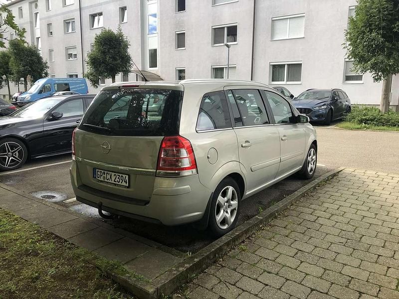 Beige Gebraucht 2008 Opel Zafira Edition Van / Kleinbus | 4.300 € (Fairer Preis) - Bild 1/4