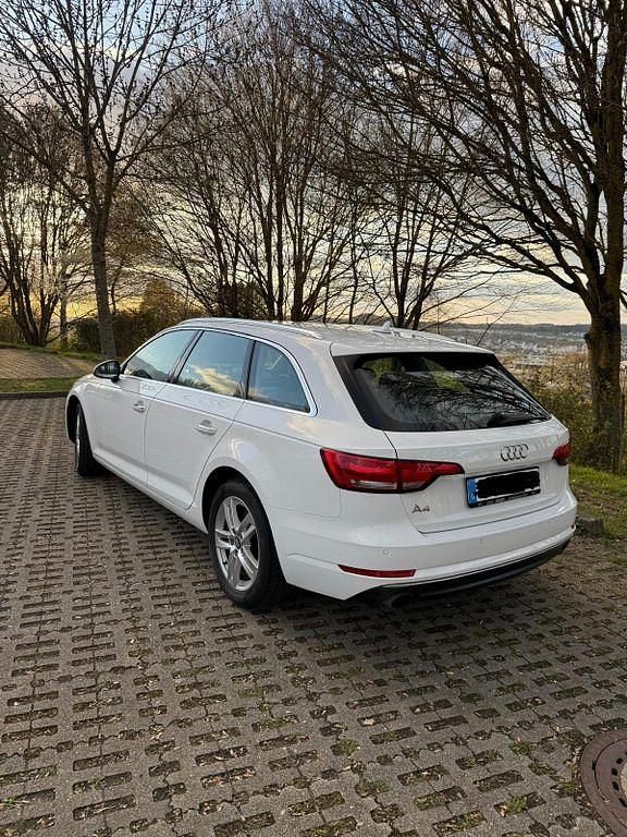 Używany Audi A4 Design 190 KM (139 kW) 2017 Biały Kombi