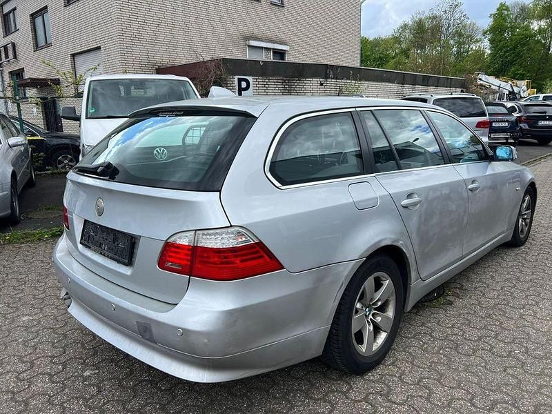 Second-hand BMW 525 197 CP (144 kW) 2007 Argintiu Berlinǎ