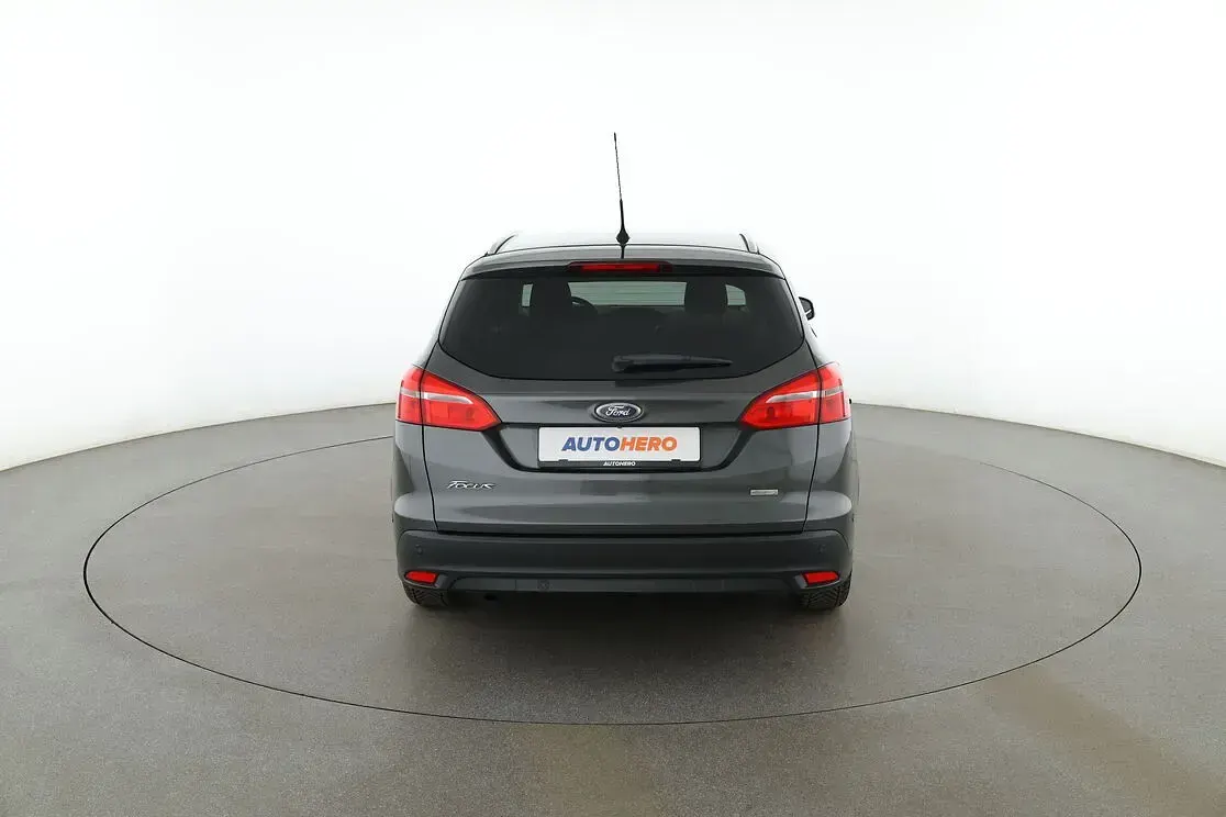 Gebraucht Ford Focus Titanium 125 PS (91 kW) 2016 Grau Kombi