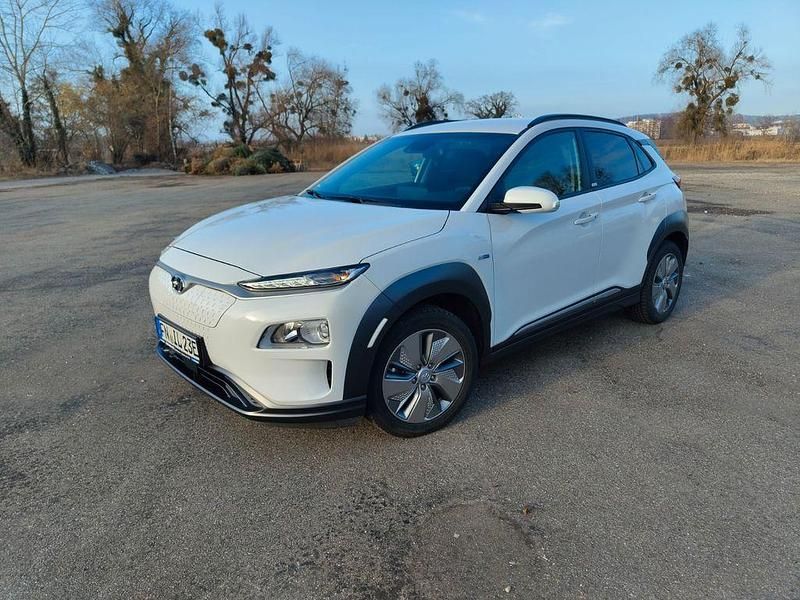 Weiß Gebraucht 2021 Hyundai Kona Advantage SUV | 13.500 € (Superpreis) - Bild 1/4