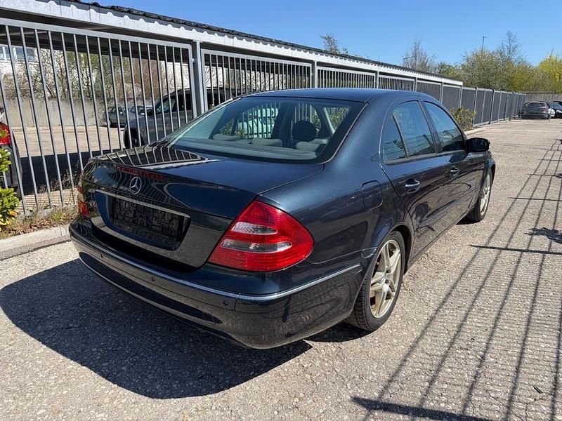 Gebraucht Mercedes E240 Elegance 177 PS (130 kW) 2002 Grau Limousine