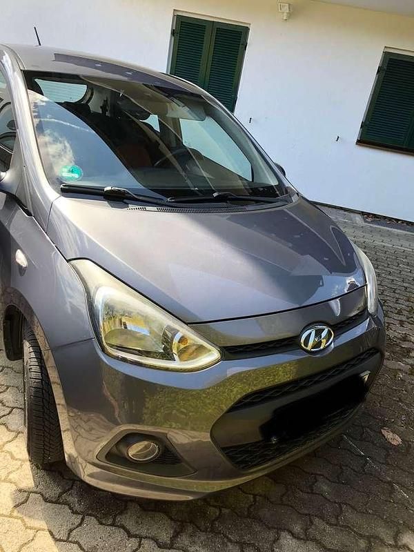 Gebraucht Hyundai i10 Trend 67 PS (49 kW) 2016 Grau Kleinwagen