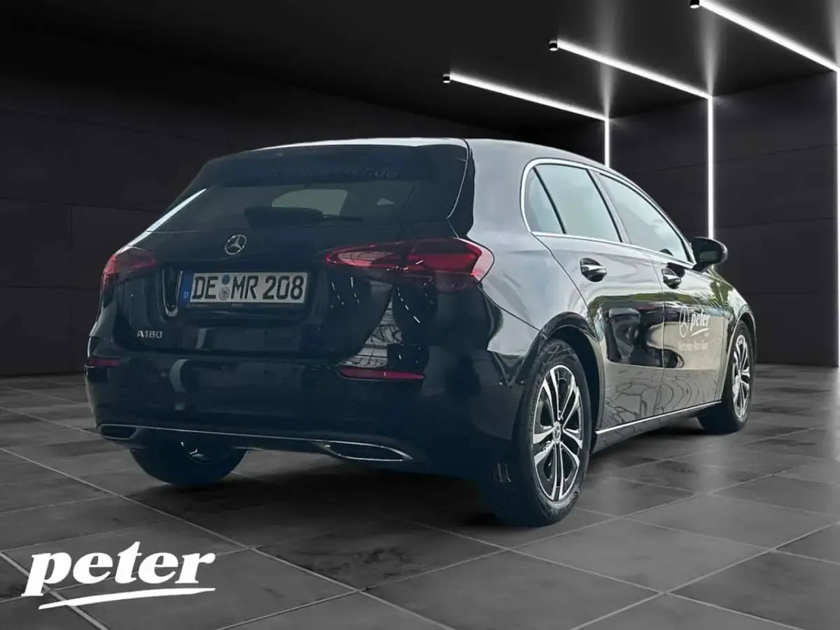 Gebraucht Mercedes A180 Progressive 136 PS (100 kW) 2025 Schwarz Limousine