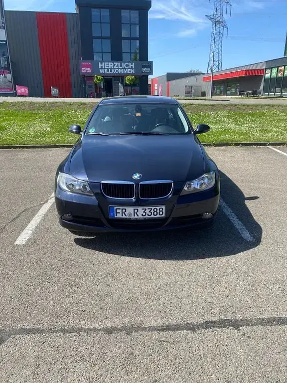 Second-hand BMW 320 150 CP (110 kW) 2004 Albastru Berlinǎ