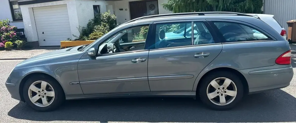 Gebraucht Mercedes E220 150 PS (110 kW) 2004 Andere farben Kombi
