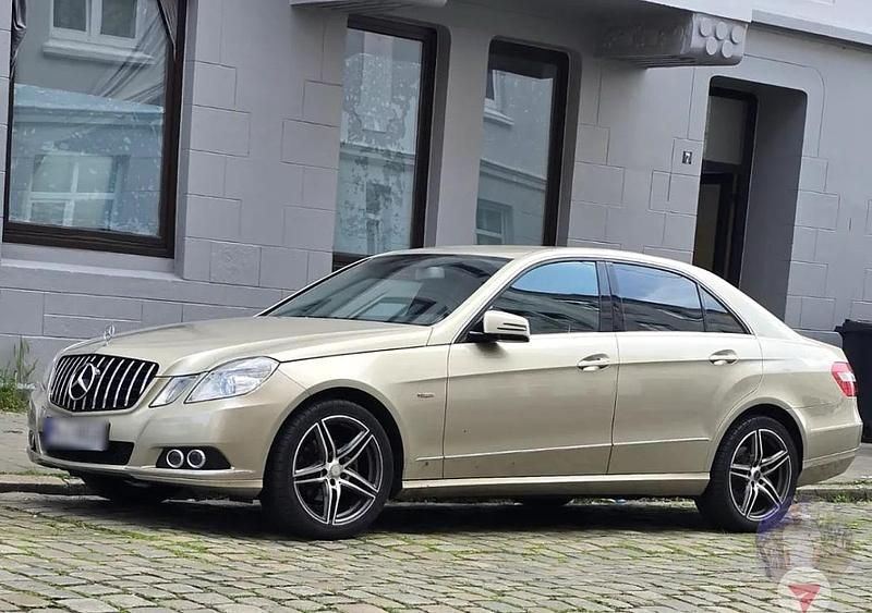 Gebraucht Mercedes E220 170 PS (125 kW) 2009 Gold Limousine