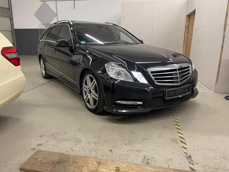 Gebraucht Mercedes E500 AMG 408 PS (300 kW) 2012 Schwarz Kombi