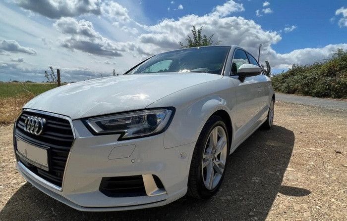 Weiß Gebraucht 2017 Audi A3 Sport Limousine | 13.800 € - Bild 1/4